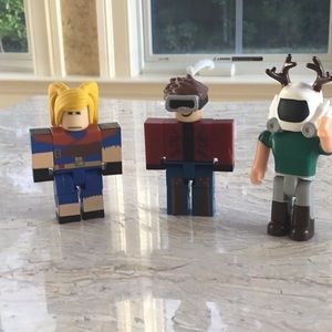 3 nice roblox toys / minfigures